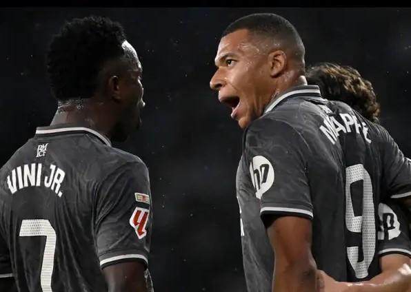 kaiyun-皇马变阵自寻烦恼 双星救主成功但下回呢？