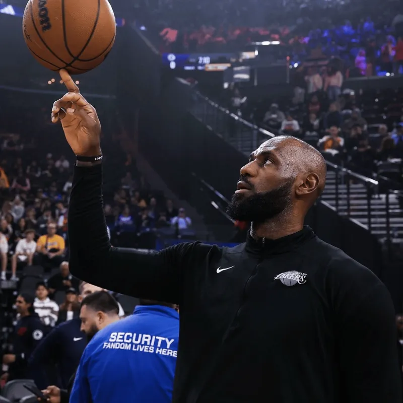 开云体育入口-BR设想三方交易：詹姆斯回归骑士，湖人换回马尔卡宁+阿伦