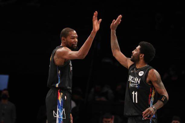 开云-轻松写意！杜兰特欧文合砍67分 纳什：常规操作